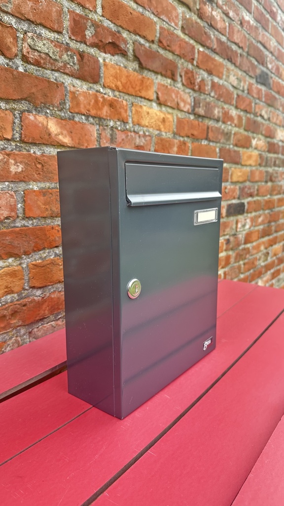 TOONZAALMODEL: MAX KNOBLOCH BRIEVENBUS